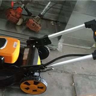 82V5AH鋰電池草坪機，20寸加厚鋼底盤，帶自走功能，靜音環(huán)保高效